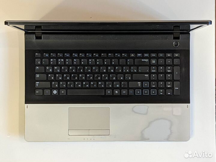 Офисный ноутбук Samsung