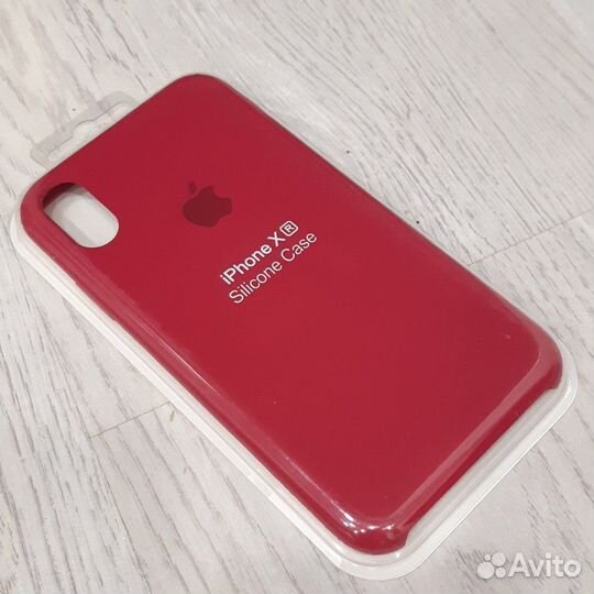 Силиконовый чехол на iPhone XR алый