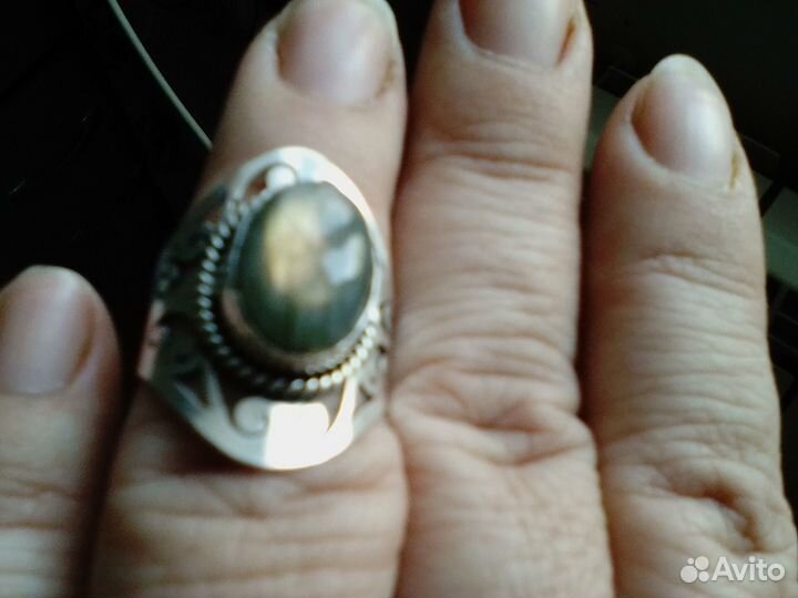 Кольцо-перстень с вставкой лабрадор