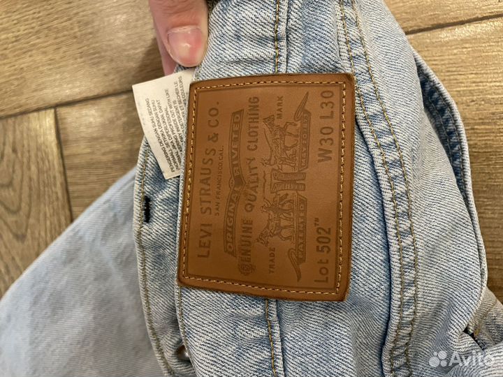 Джинсы levis