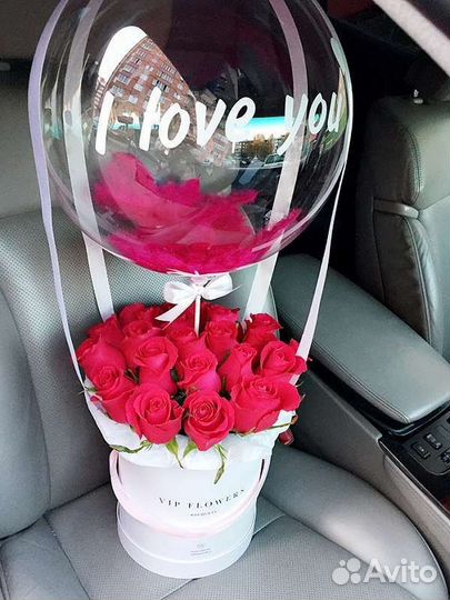 Букет цветов и гелиевые шары