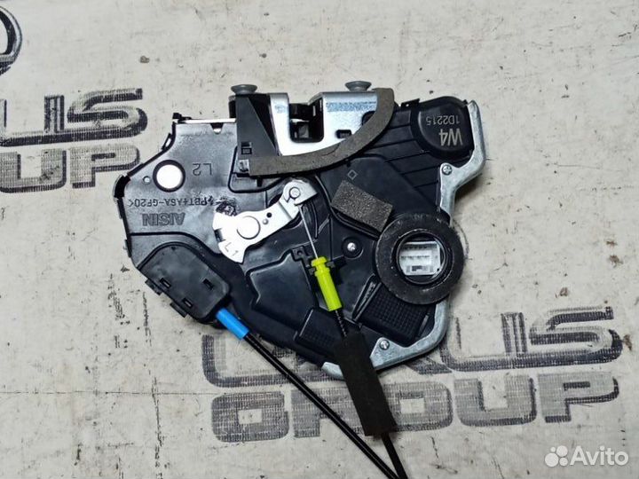 Замок двери передний левый Toyota Land Cruiser