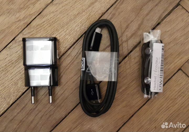 Сетевое зарядное устройство Samsung с наушниками