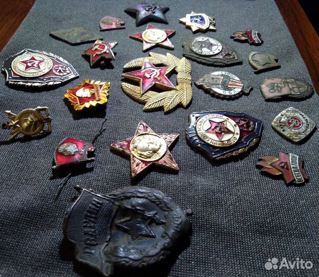 Набор значков и знаков отличия