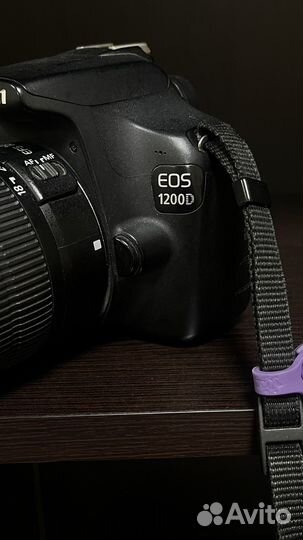 Зеркальный фотоаппарат canon 1200D