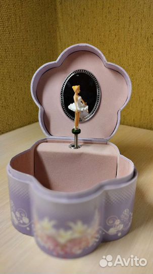 Музыкальная шкатулка с танцующей балериной