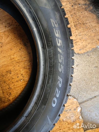 Pirelli Ice Zero 235/55 R20