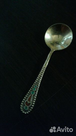 Салонка с серебрянной ложечкой