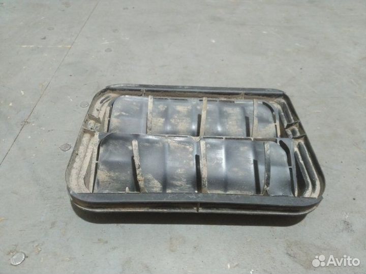 Клапан вентиляции багажника задний левый Renault