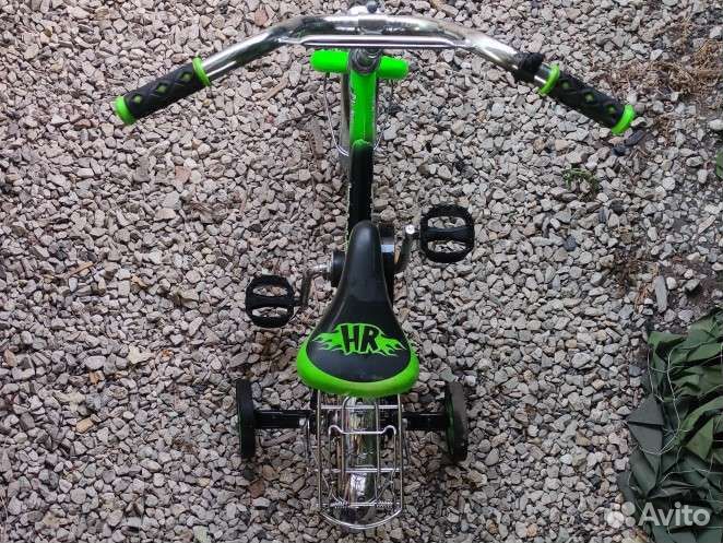 Детский велосипед (с двумя боковыми колёсами)