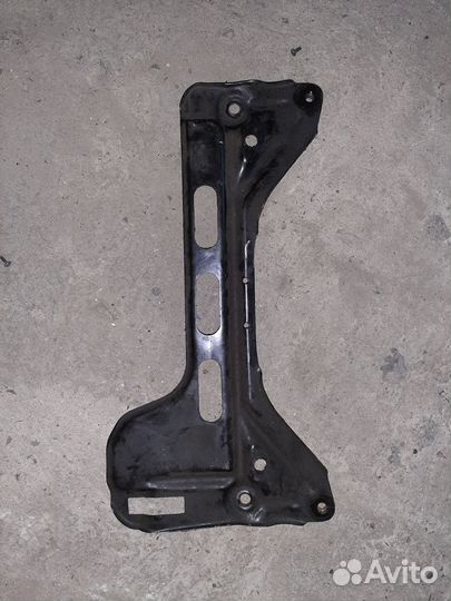 Кронштейн рулевой рейки Mercedes 221