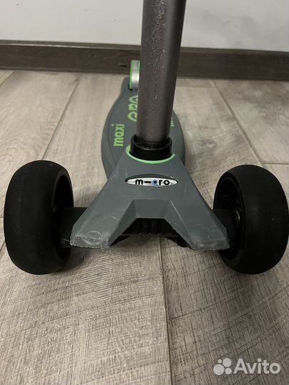 Micro maxi micro deluxe PRO самокат трехколесный