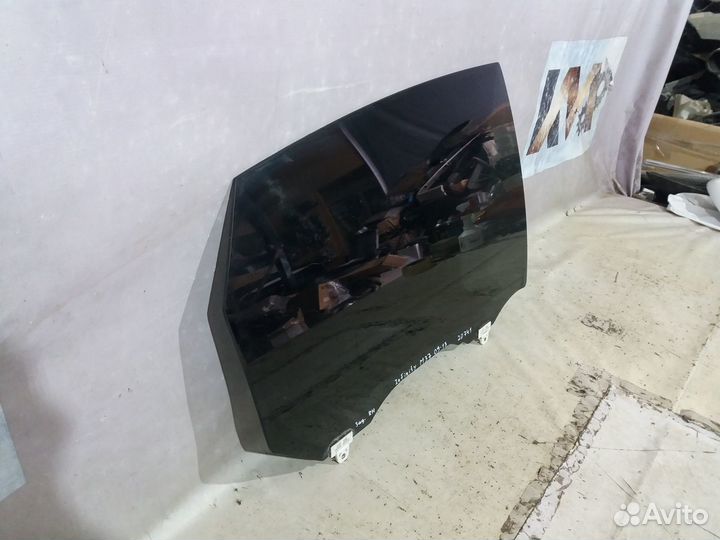 Инфинити M37 2009- Стекло правой задней двер 20741