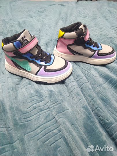 Кроссовки для девочки/мальчика 28 размер