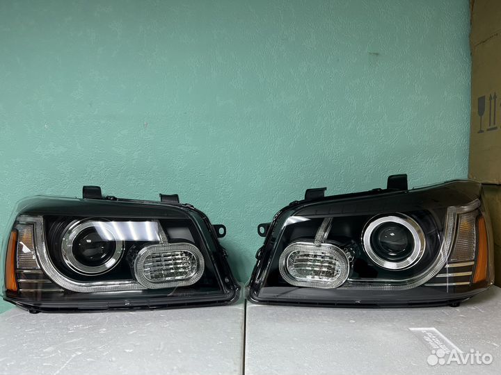 Фара Toyota Kluger / Highlander