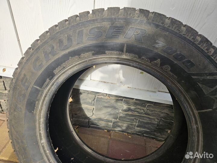 Bridgestone Ice Cruiser 7000 215/65 R16 98T