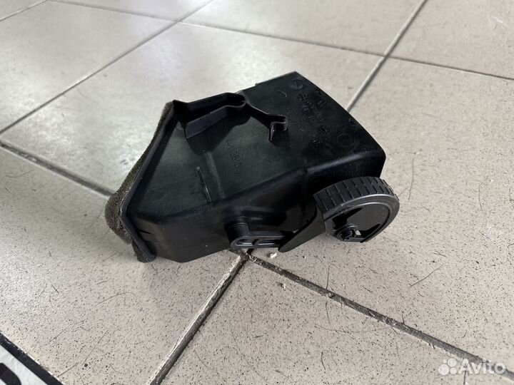 Дефлектор воздушный центральный левый Caravelle T5