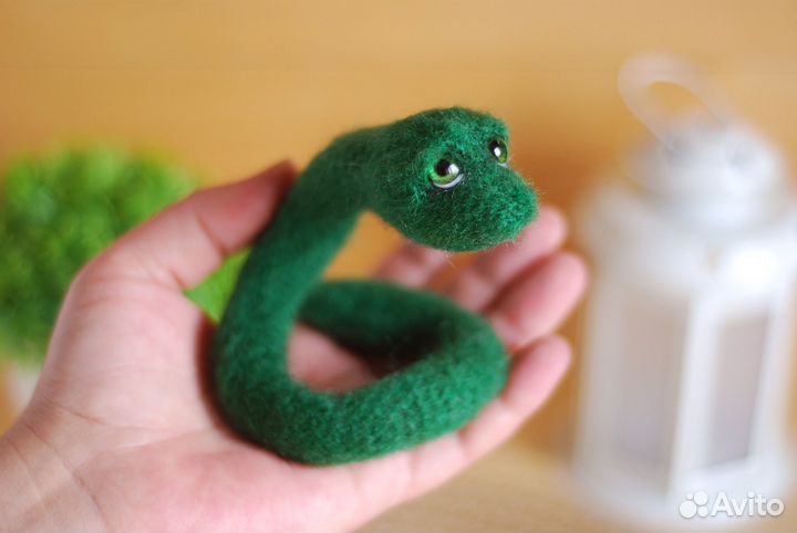 Вязаная игрушка Змея символ 2025 года