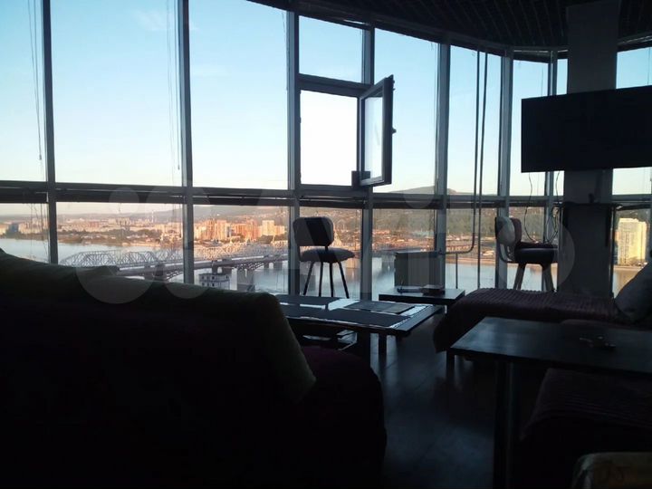 2-к. квартира, 58 м², 4/17 эт.