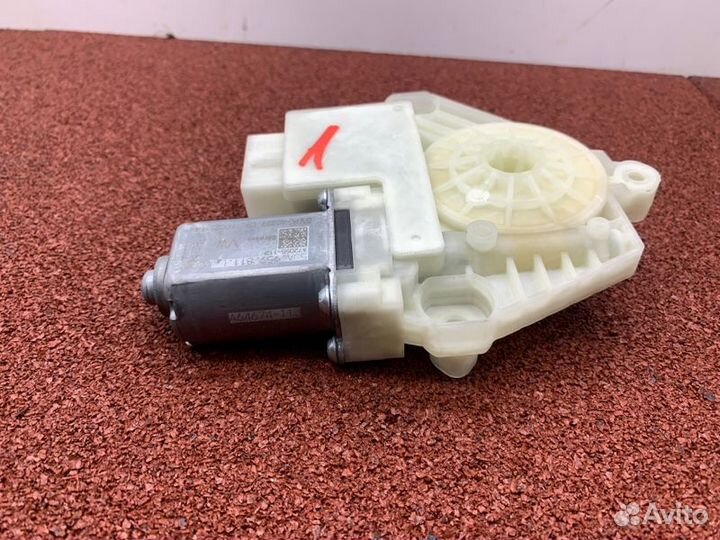 Моторчик стеклоподъемника задний левый Skoda Rapid