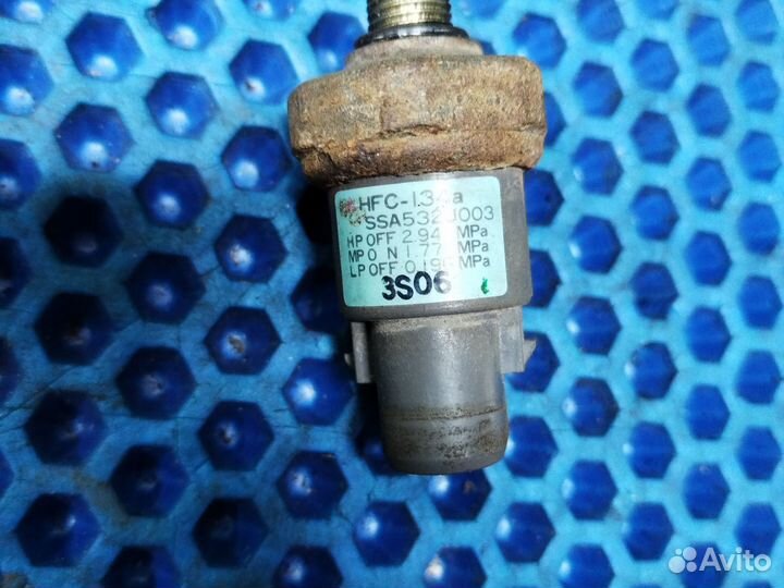 Датчик давления фреона Mitsubishi volvo