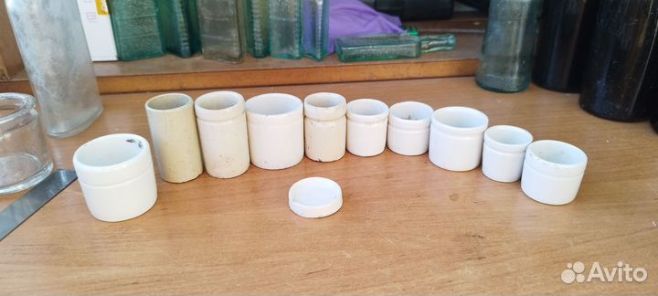 Баночки от мазей молочное стекло