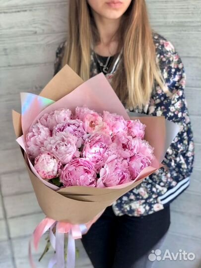 Нежный букет цветов из пионов