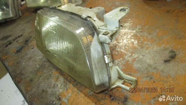 Фара правая Toyota Corolla E100