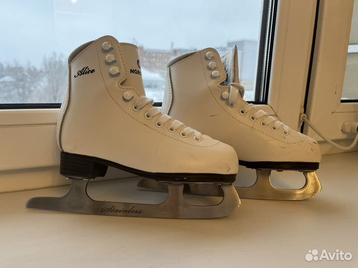 Коньки для девочки 5-7лет 30р