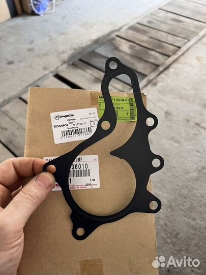 Прокладка помпы на Toyota Camry 50 55
