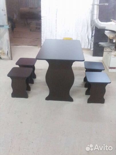 Кухонный стол