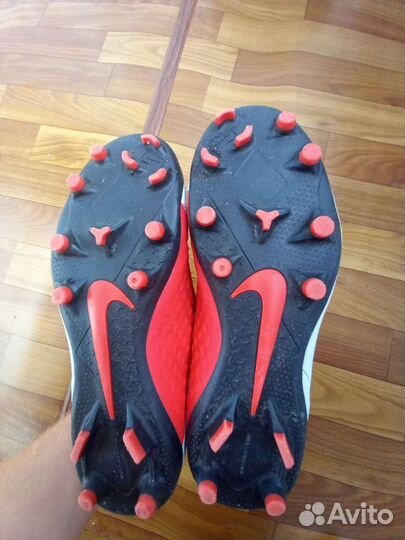 Футбольные бутсы nike