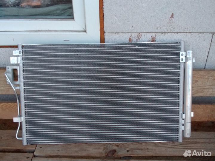 Кия Соренто Радиатор кондиционера 976062P600