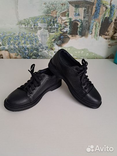 Продам школьные туфли для мальчика