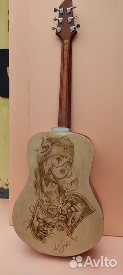 Акустическая гитара