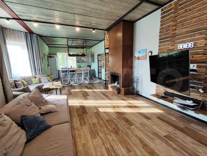 Коттедж 269 м² на участке 10 сот.