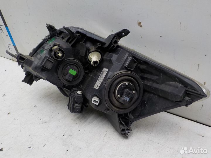 Б/У Фара правая Toyota Auris 2006- 8113002470