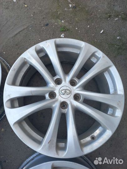 Диски R18 5x114.3 Nissan оригинал