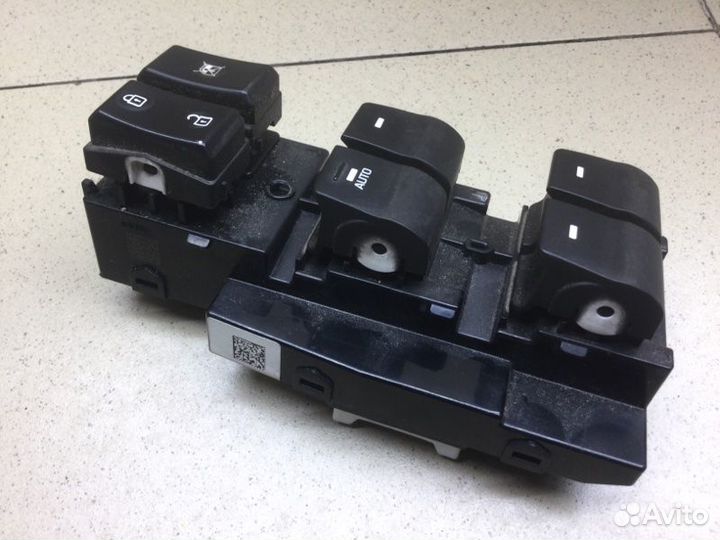 Блок управления стеклоподъемниками Hyundai Elantra