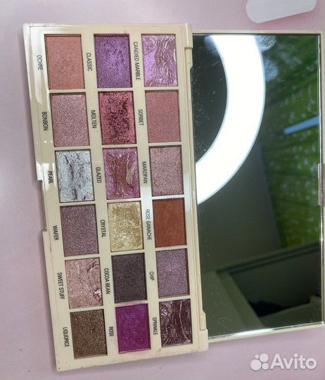 Палетка теней revolution Marble rose gold