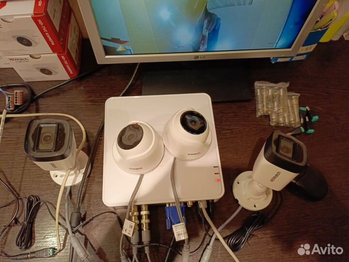 Комплект видеонаблюдения Hiwatch 4х1080Р