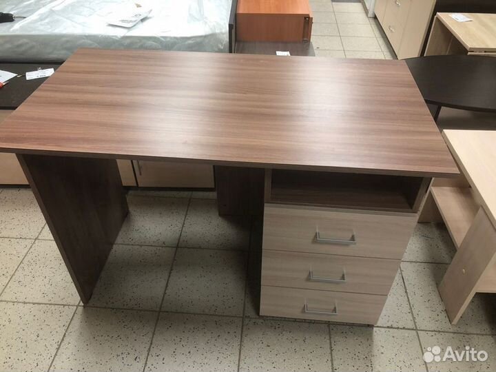 Стол письменный в наличии