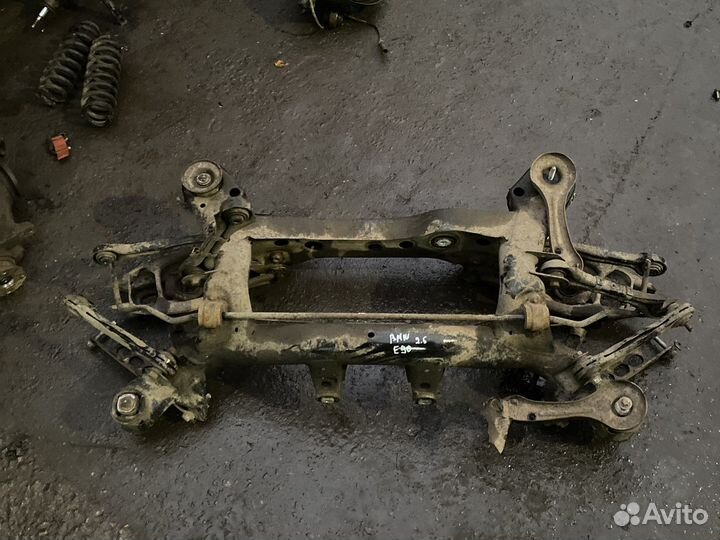 Задний подрамник BMW E90