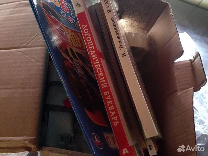 Книги большая коробка разные
