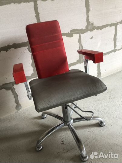 Парикмахерское кресло бу