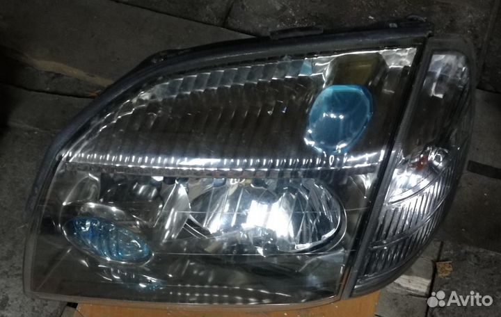 Передняя левая фара на Nissan X-Trail