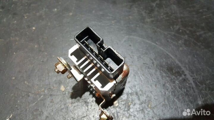 Блок управления топливным насосом Subaru Forester