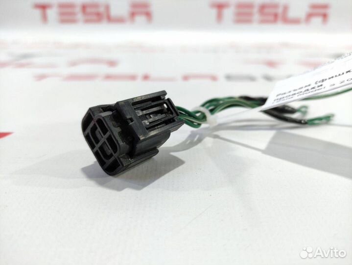 Разъем (фишка) проводки Tesla Model S 2015