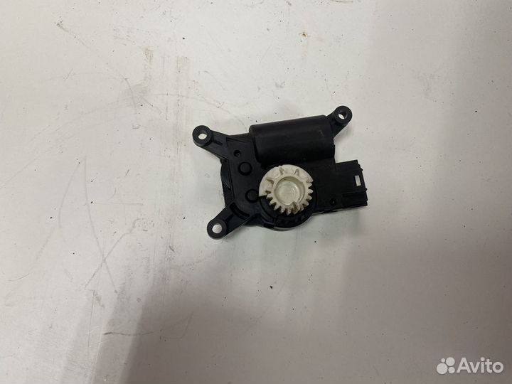 Моторчик заслонки отопителя Skoda