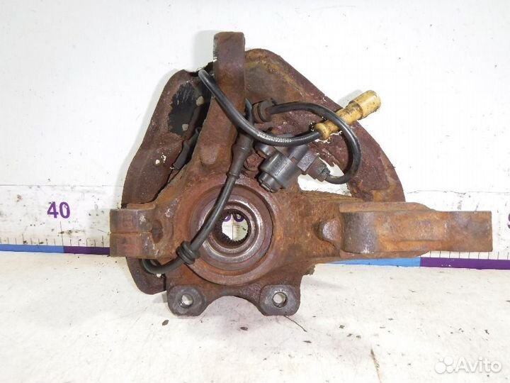 Кулак передний левый Opel Vectra B